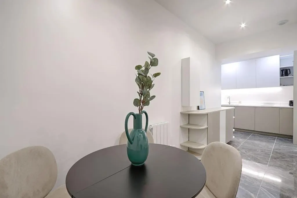 Buttes Chaumont Charming 4p Apartmán *